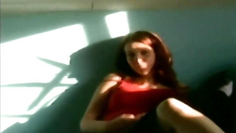 Curvy Teen Dreht Ihren Ersten Eigenen...