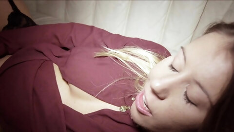 Smokin' Sexy Teen Bonks Herself So...