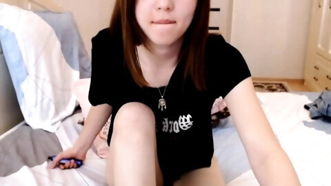 Cute Amateur Webcam Teen Girl Toying...