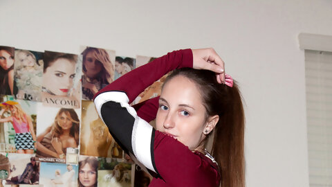 Brunette Teen Giselle Locke Shows Her...
