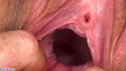 Busty Mom Stretching Young Babe Eveline -...